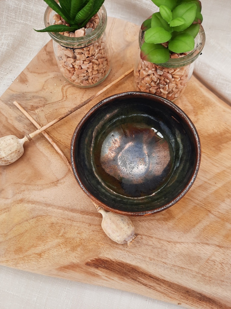 Petit bol brun irisé