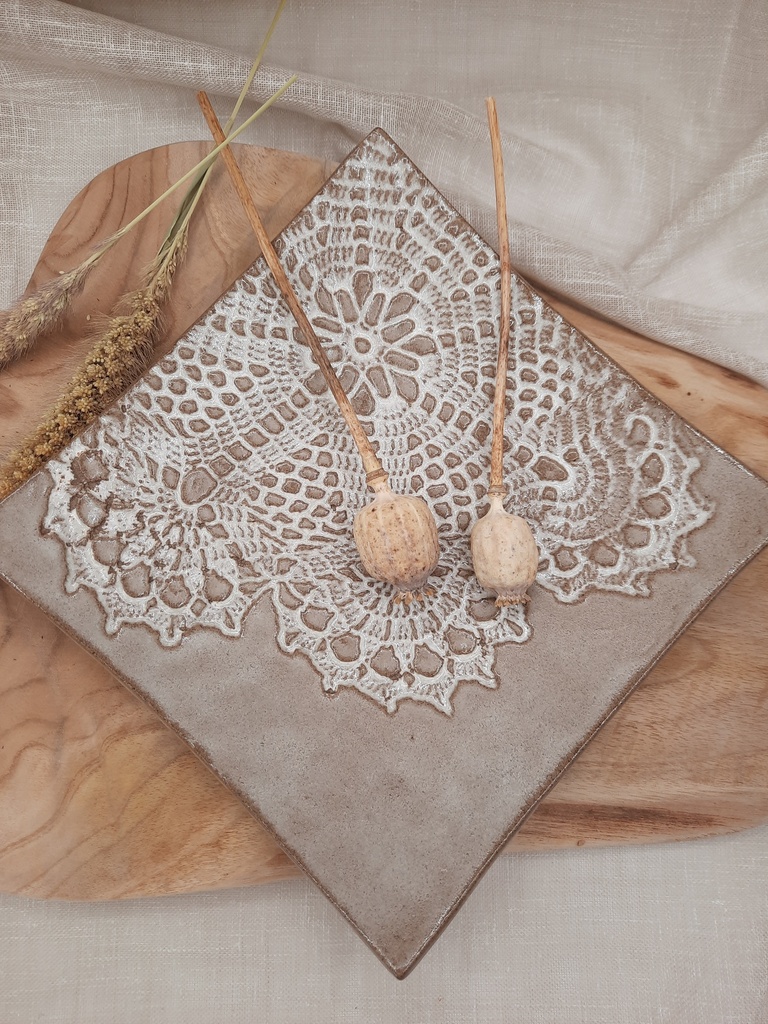 Assiette dentelle blanche