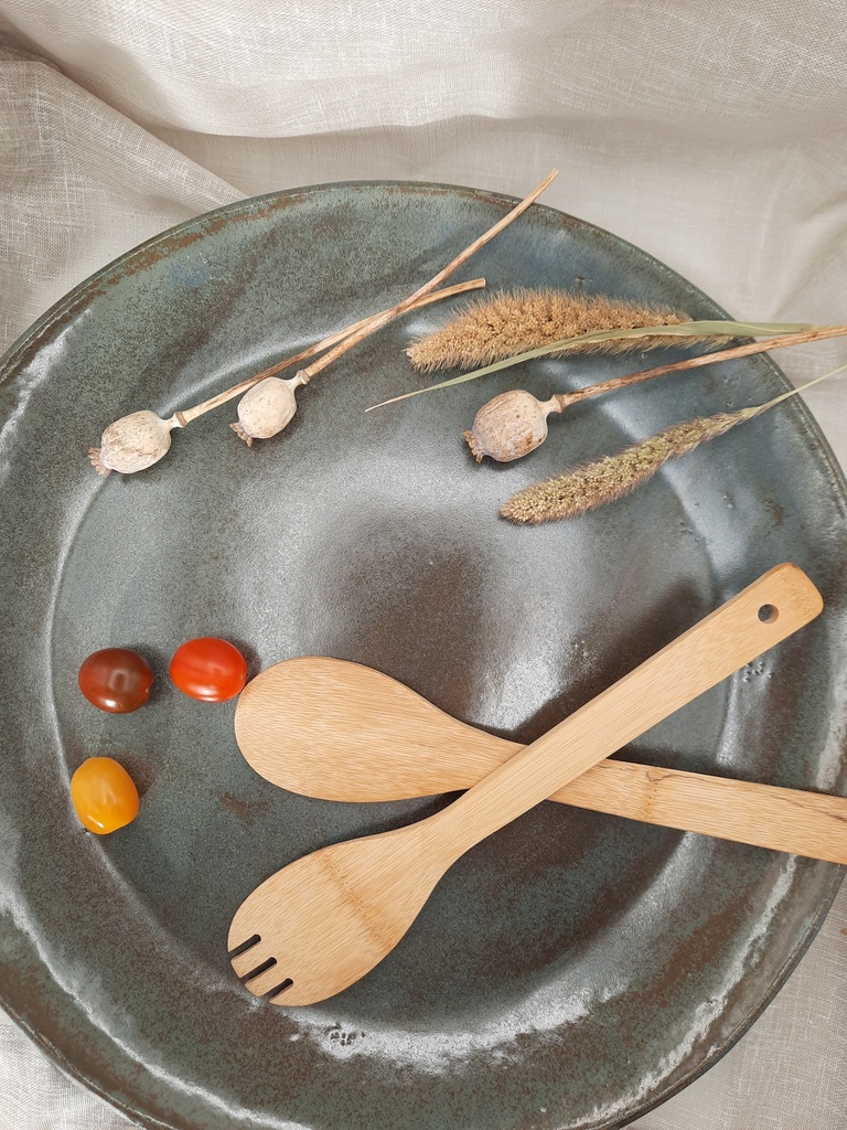 Grand plat vert-gris